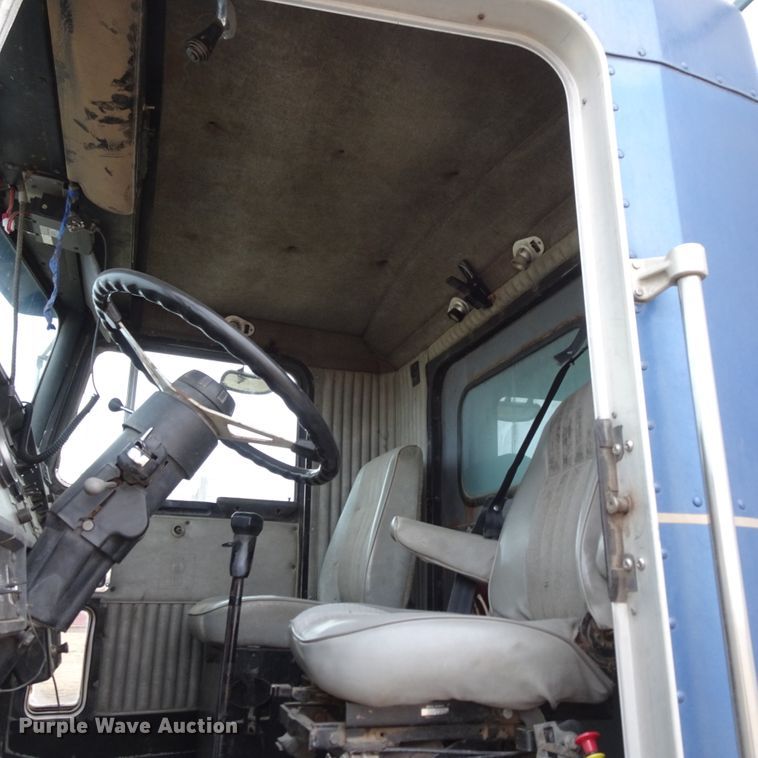 image for item DI0759 1989 Kenworth T600 silage truck