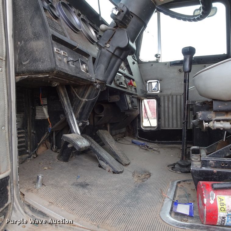 image for item DI0759 1989 Kenworth T600 silage truck