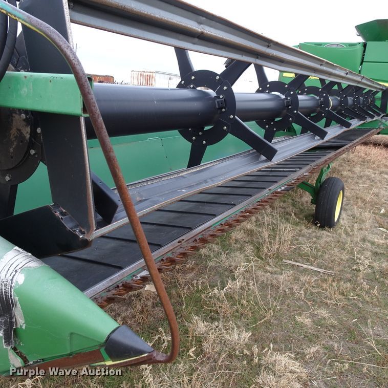 image for item DI0762 2004 John Deere 936D draper head