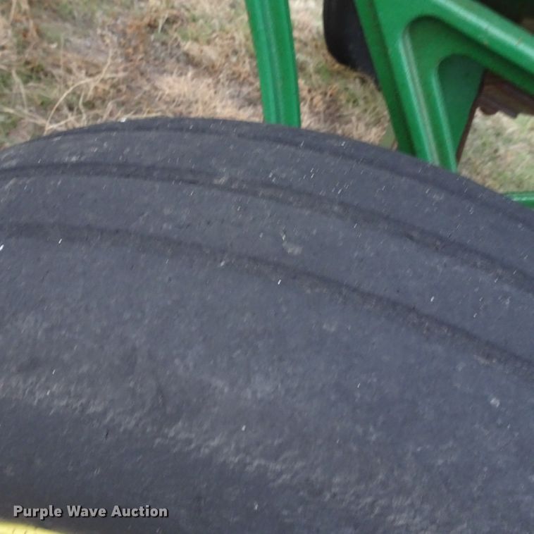 image for item DI0762 2004 John Deere 936D draper head