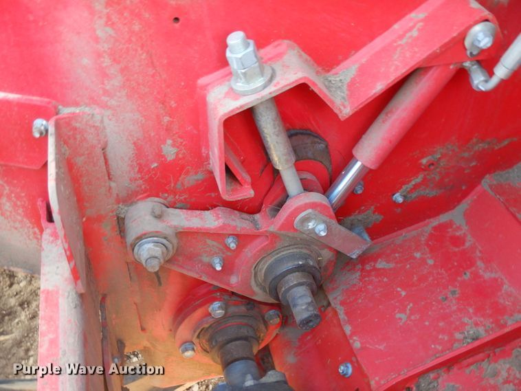 image for item DI0768 2017 Massey-Ferguson WR9860 windrower