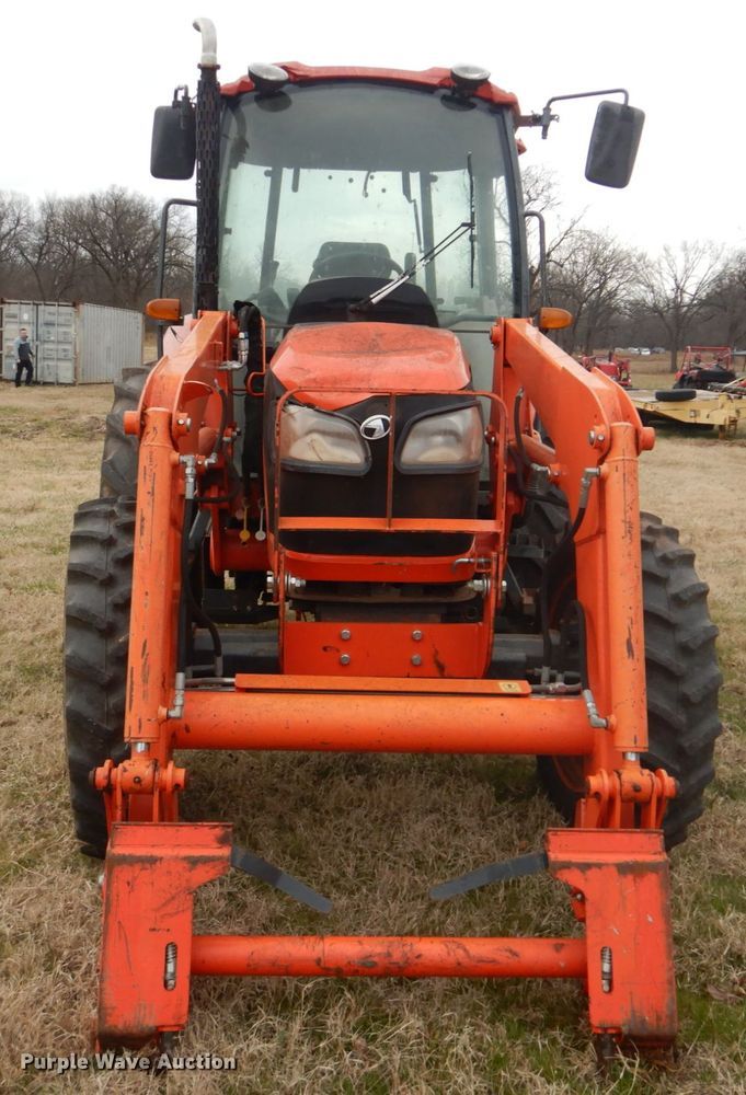 image for item DI2421 Kubota M7040D MFWD tractor
