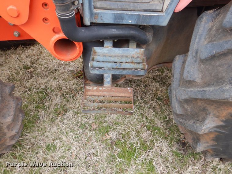 image for item DI2421 Kubota M7040D MFWD tractor