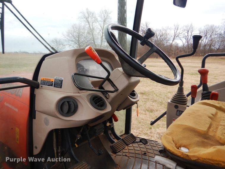 image for item DI2421 Kubota M7040D MFWD tractor