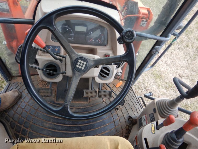 image for item DI2421 Kubota M7040D MFWD tractor