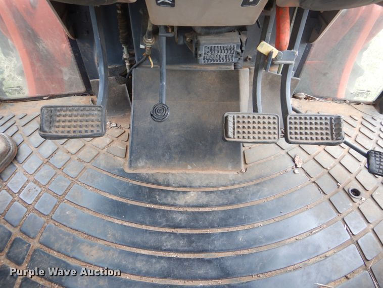 image for item DI2421 Kubota M7040D MFWD tractor