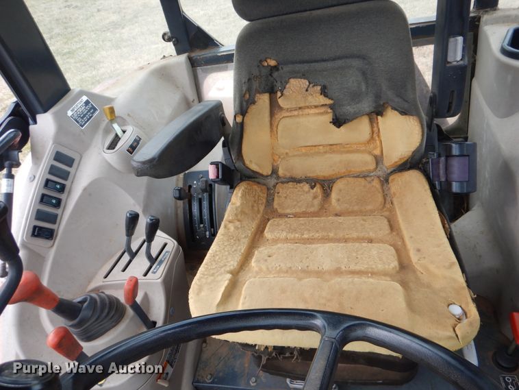 image for item DI2421 Kubota M7040D MFWD tractor