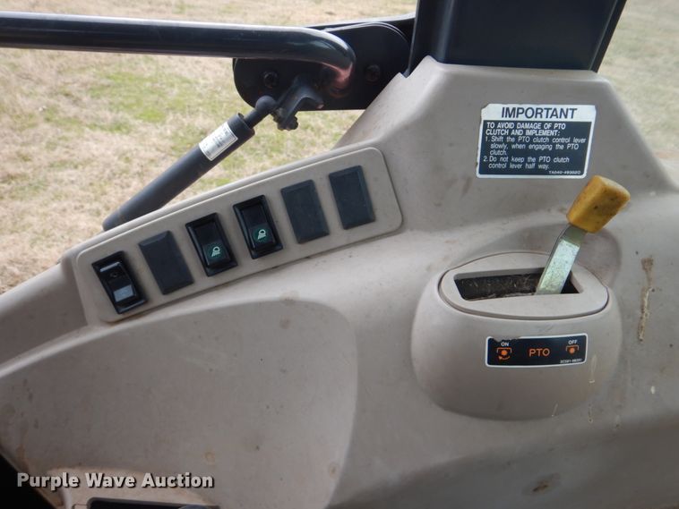 image for item DI2421 Kubota M7040D MFWD tractor