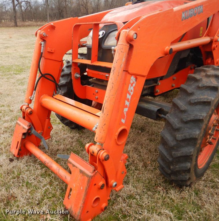 image for item DI2421 Kubota M7040D MFWD tractor