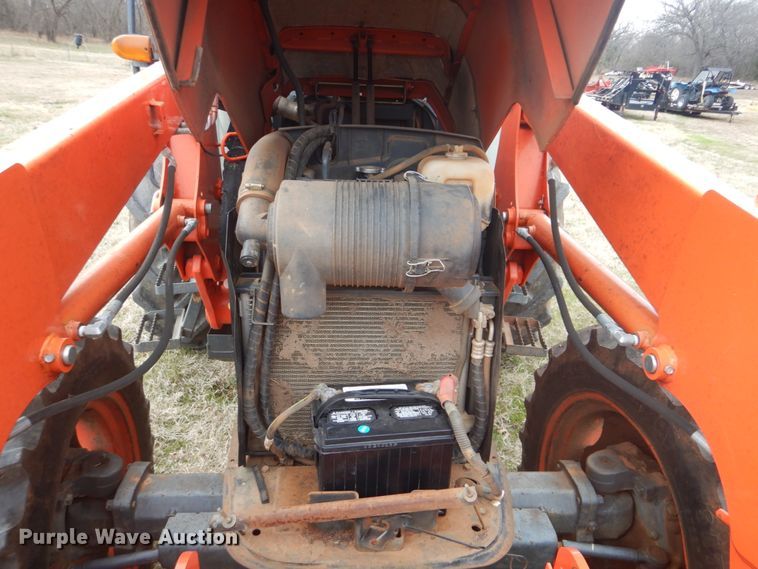 image for item DI2421 Kubota M7040D MFWD tractor