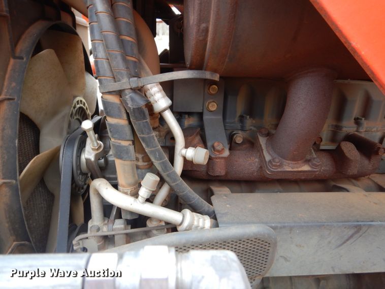 image for item DI2421 Kubota M7040D MFWD tractor