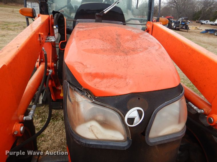 image for item DI2421 Kubota M7040D MFWD tractor
