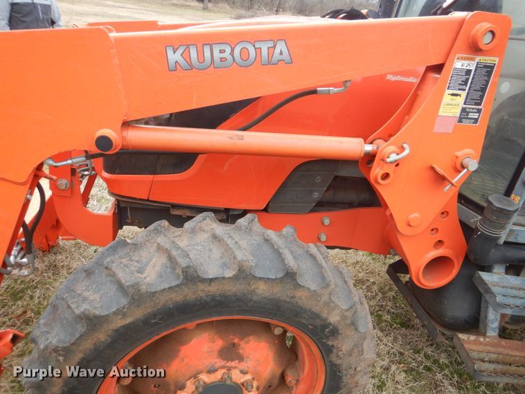 image for item DI2421 Kubota M7040D MFWD tractor
