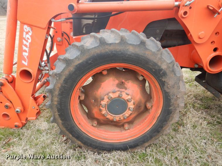 image for item DI2421 Kubota M7040D MFWD tractor