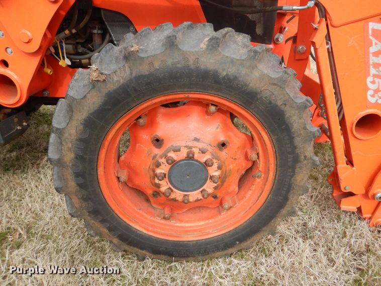 image for item DI2421 Kubota M7040D MFWD tractor