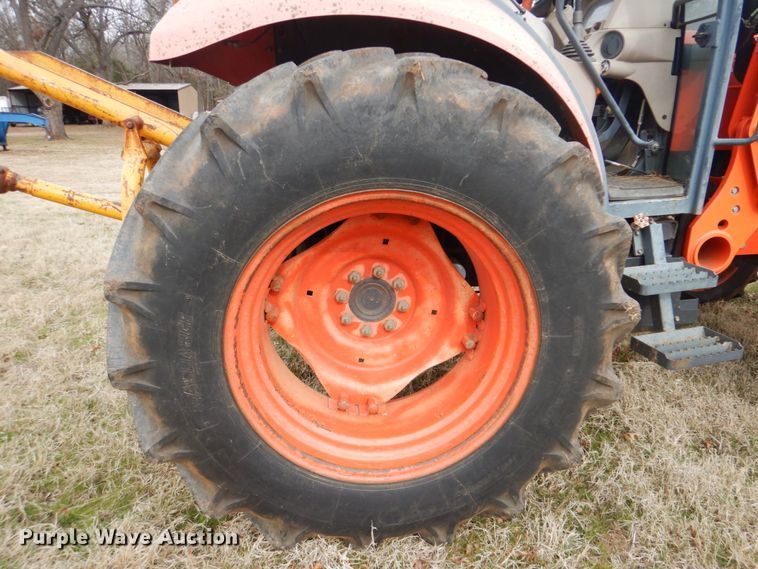image for item DI2421 Kubota M7040D MFWD tractor