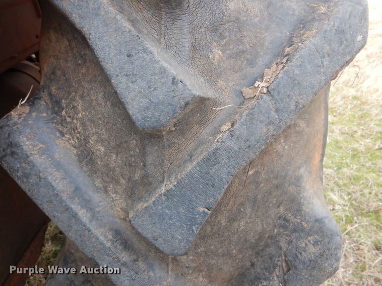 image for item DI2421 Kubota M7040D MFWD tractor