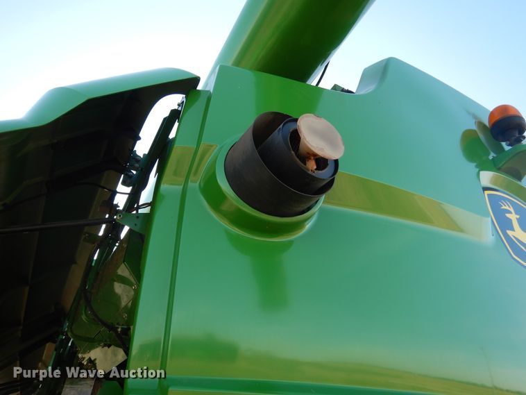 image for item EK9118 2012 John Deere S660 RWA combine