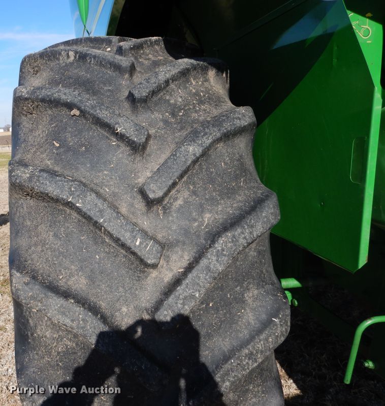 image for item EK9118 2012 John Deere S660 RWA combine