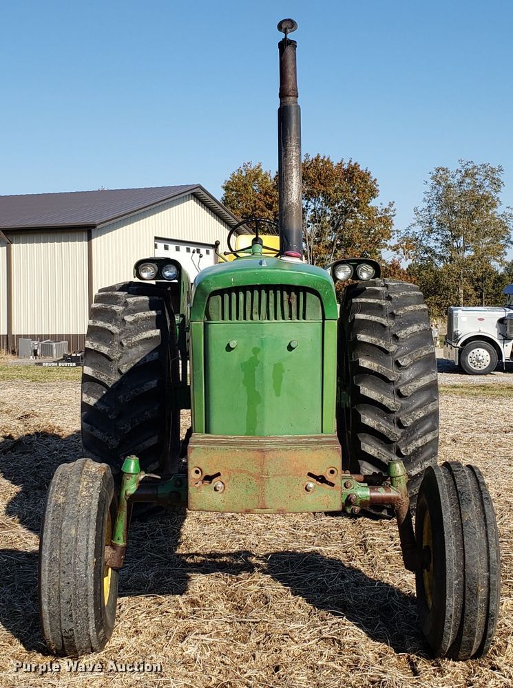 image for item ET9946 1971 John Deere 4320 tractor