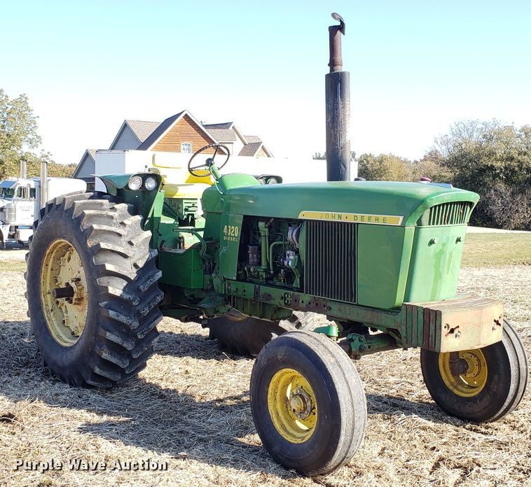 image for item ET9946 1971 John Deere 4320 tractor
