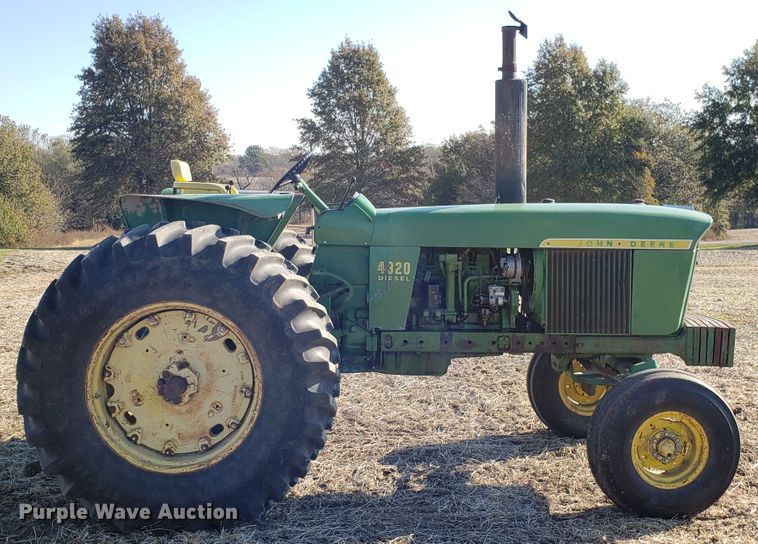 image for item ET9946 1971 John Deere 4320 tractor