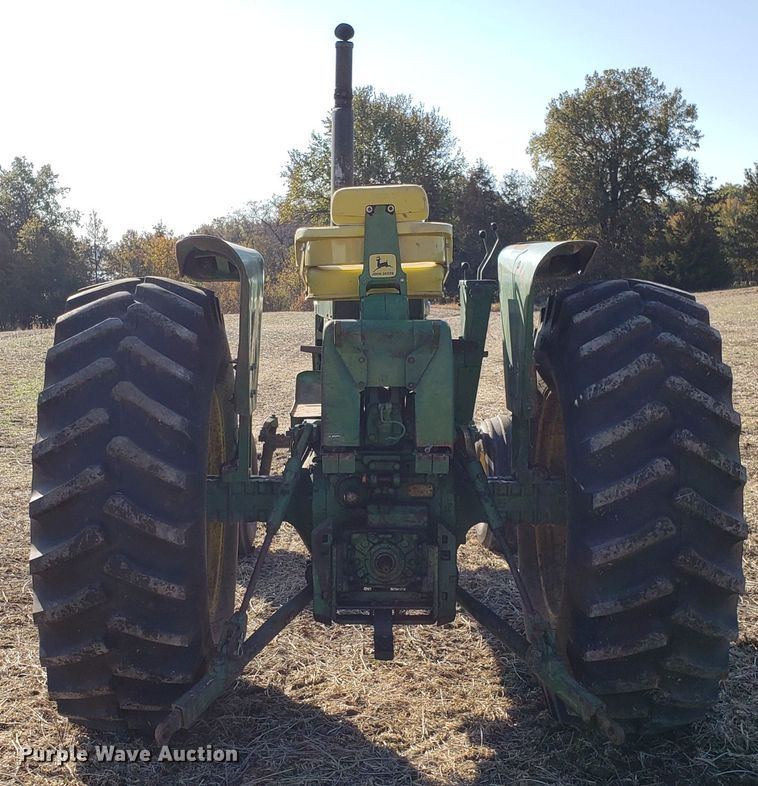 image for item ET9946 1971 John Deere 4320 tractor