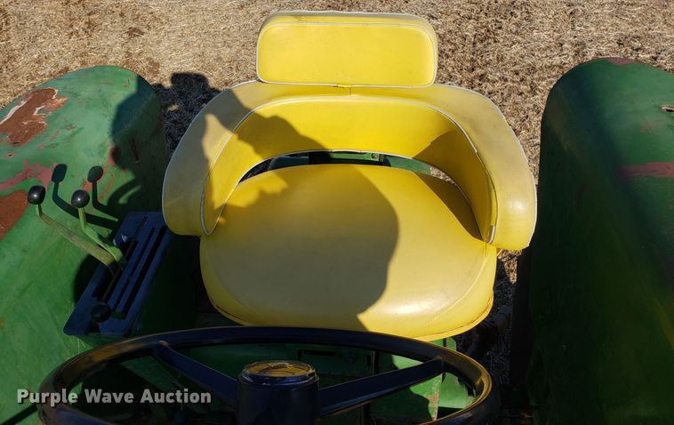 image for item ET9946 1971 John Deere 4320 tractor