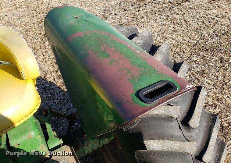 image for item ET9946 1971 John Deere 4320 tractor