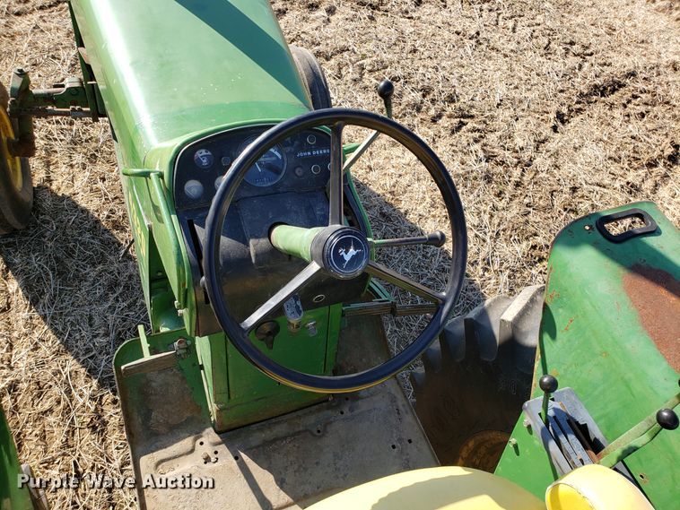 image for item ET9946 1971 John Deere 4320 tractor