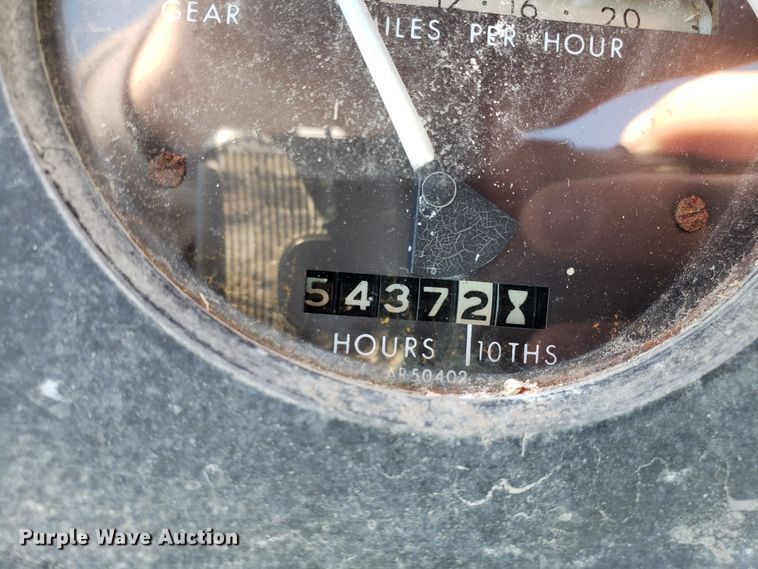 image for item ET9946 1971 John Deere 4320 tractor