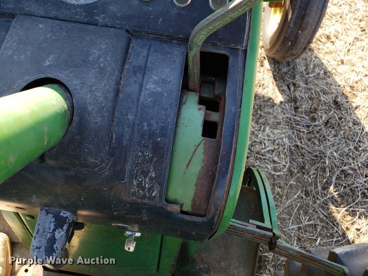 image for item ET9946 1971 John Deere 4320 tractor