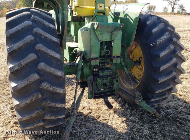 image for item ET9946 1971 John Deere 4320 tractor