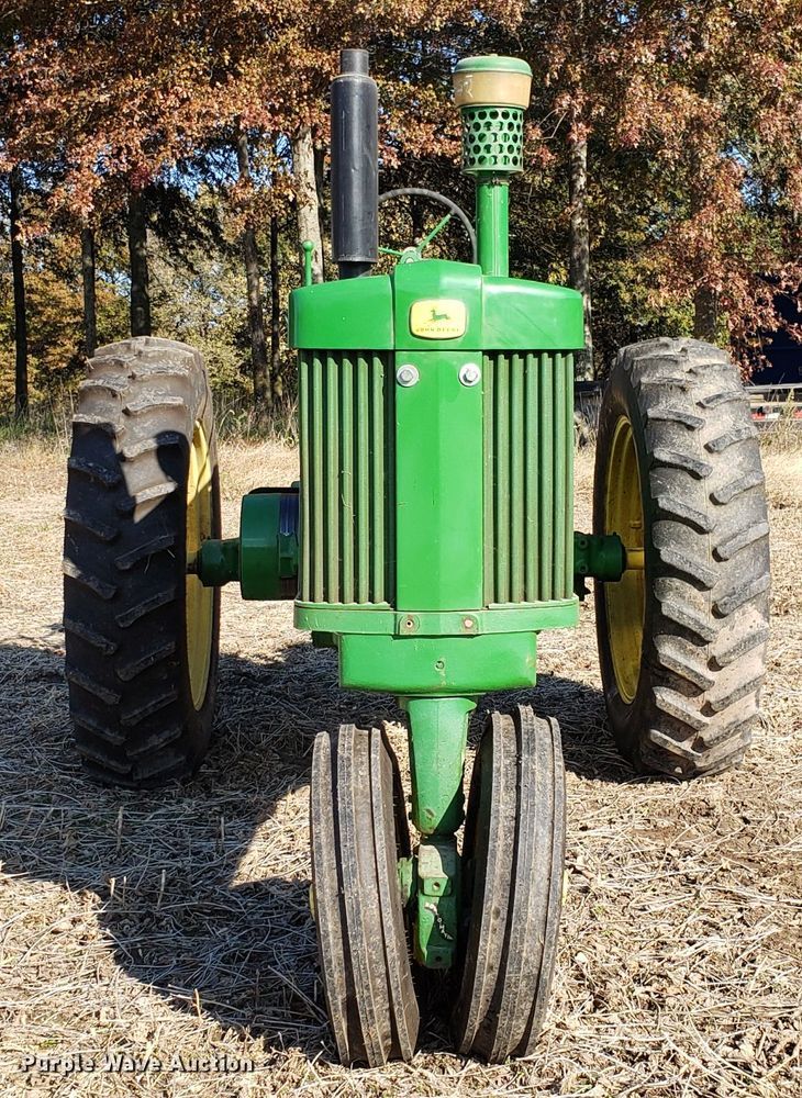 image for item ET9949 John Deere 720 tractor