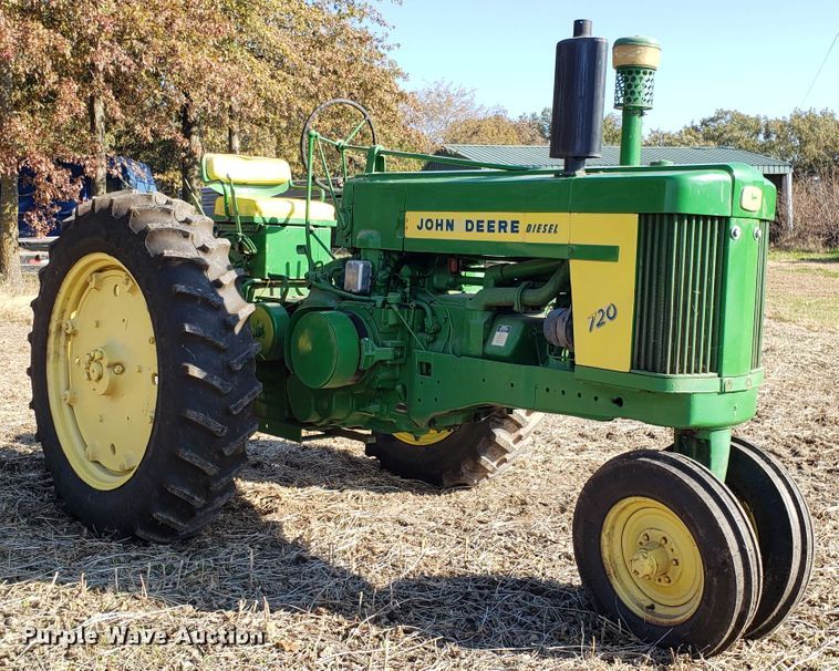 image for item ET9949 John Deere 720 tractor
