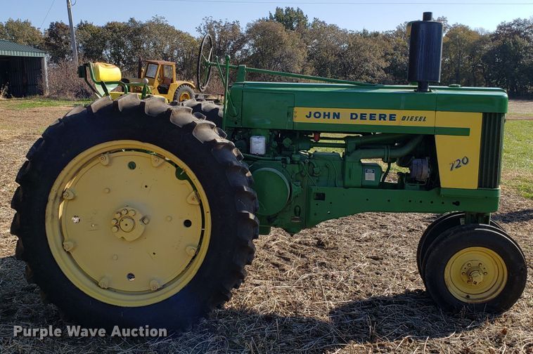 image for item ET9949 John Deere 720 tractor