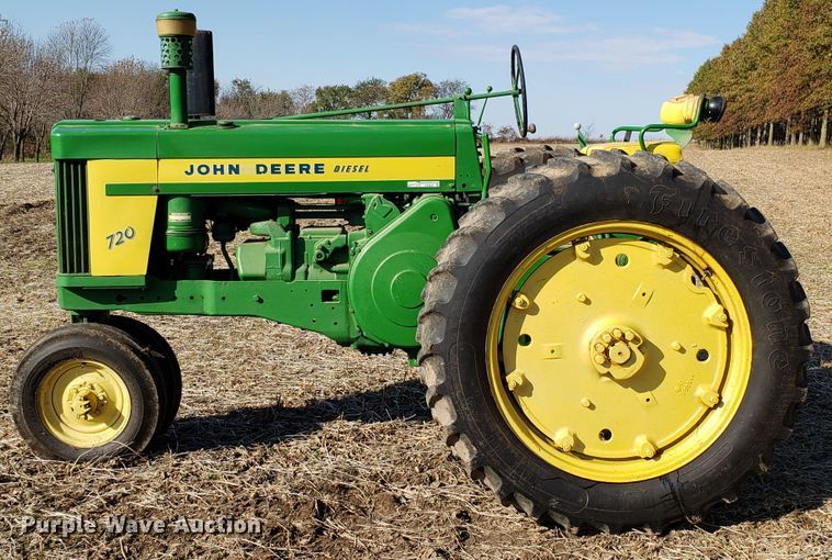 image for item ET9949 John Deere 720 tractor