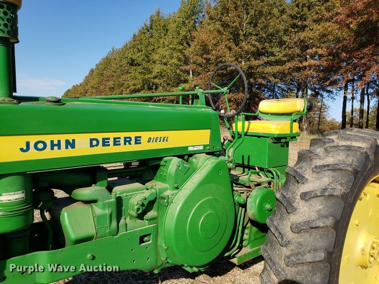 image for item ET9949 John Deere 720 tractor