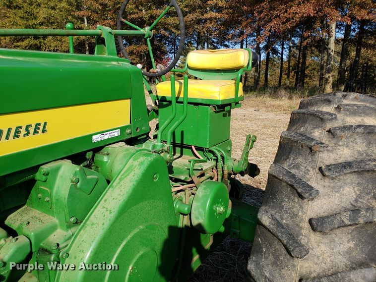 image for item ET9949 John Deere 720 tractor