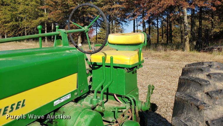 image for item ET9949 John Deere 720 tractor
