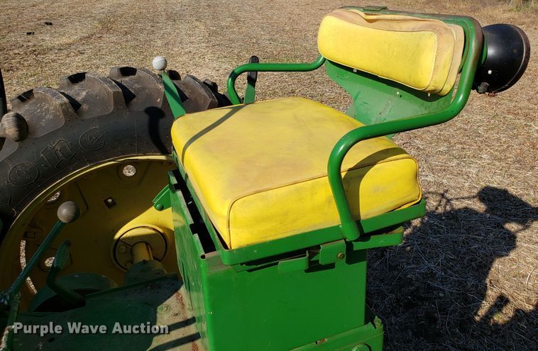 image for item ET9949 John Deere 720 tractor