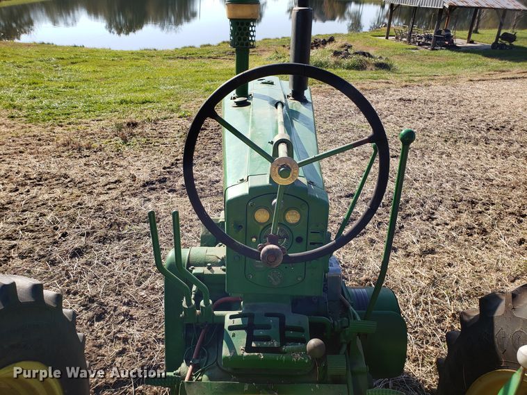 image for item ET9949 John Deere 720 tractor