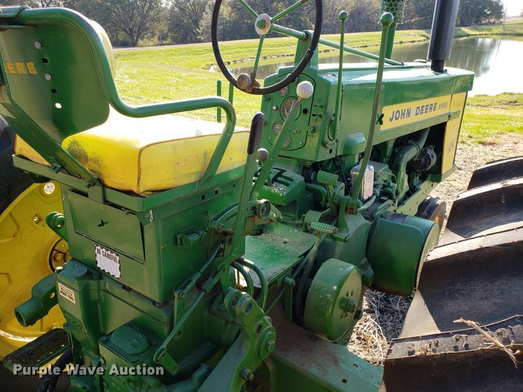 image for item ET9949 John Deere 720 tractor