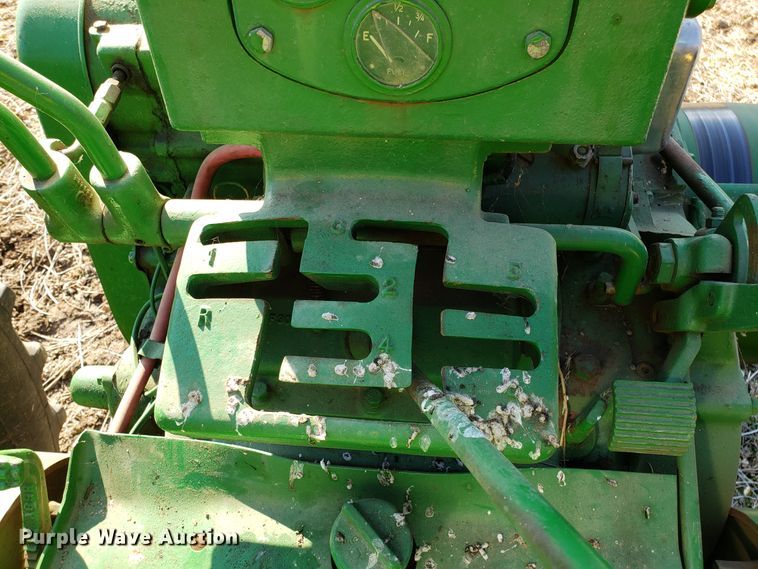 image for item ET9949 John Deere 720 tractor