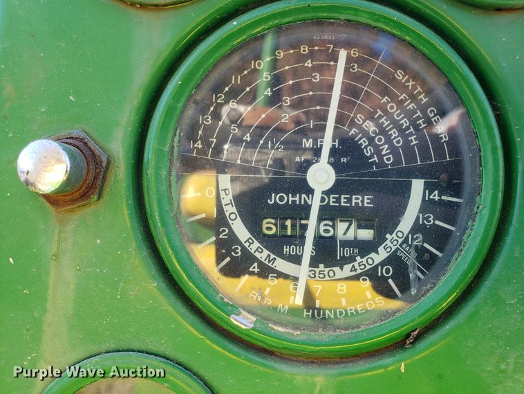 image for item ET9949 John Deere 720 tractor