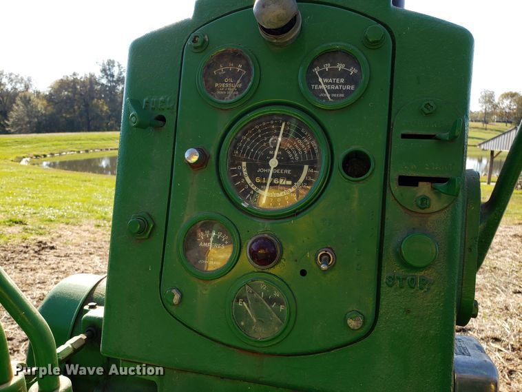 image for item ET9949 John Deere 720 tractor