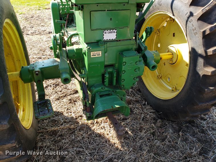 image for item ET9949 John Deere 720 tractor