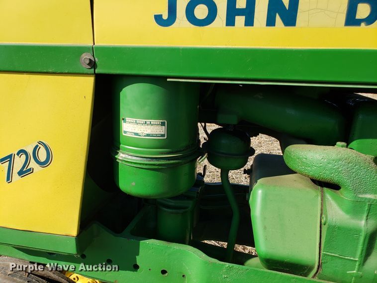 image for item ET9949 John Deere 720 tractor