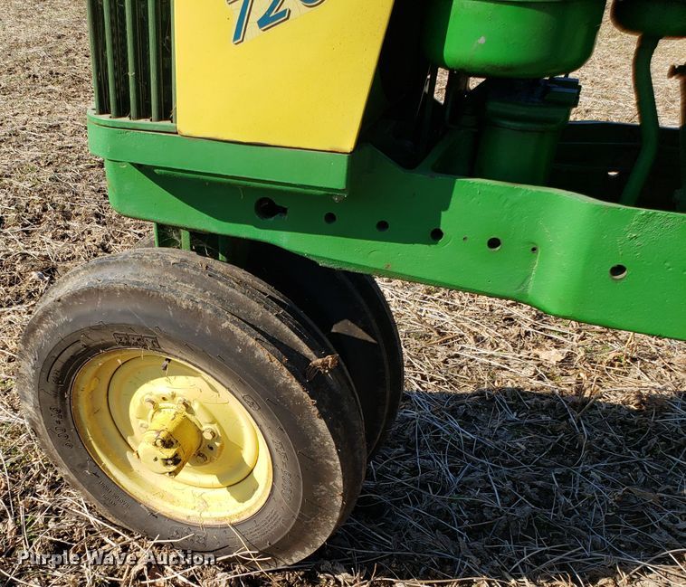 image for item ET9949 John Deere 720 tractor