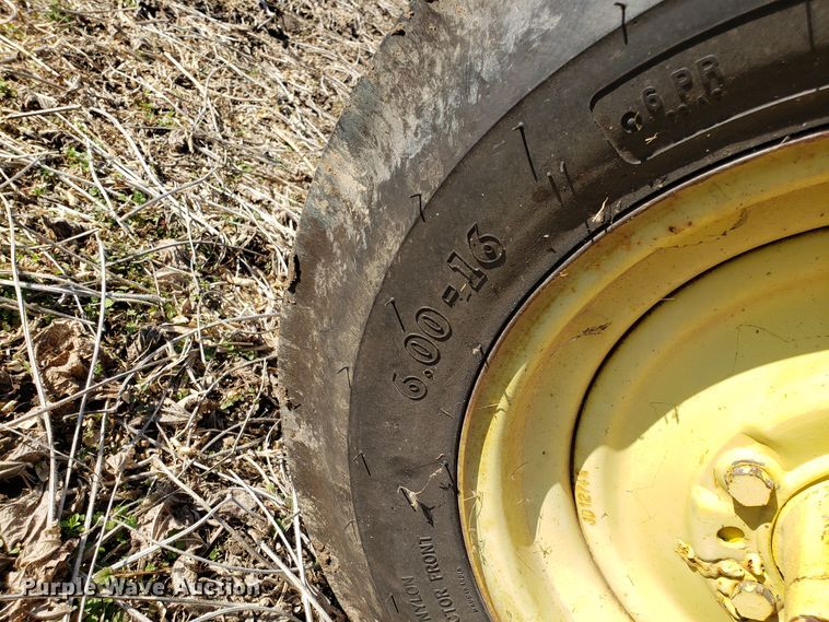 image for item ET9949 John Deere 720 tractor